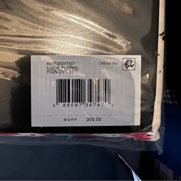 Bundle of Ralph Lauren Lucie bedding sheet set and duvet cover set 7 pieces set - Picture 10 of 12